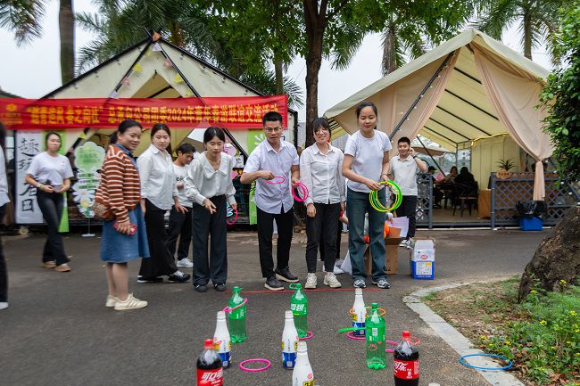 套圈現(xiàn)場。郭奎君 攝.jpg